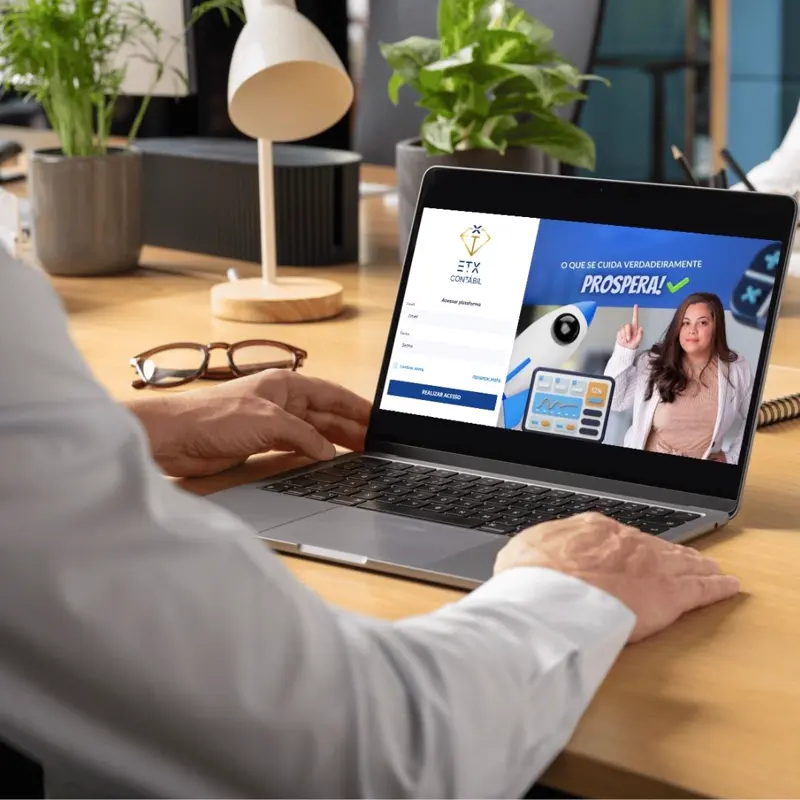 Plataforma Meu Controle TX aberta na tela de um notebook